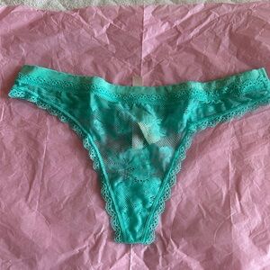 Victoria's Secret Lace Thong Size M NWT